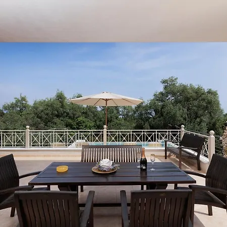 Mythos With Infinity Pool וילה
